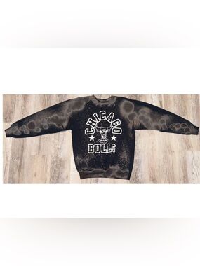 Men's Chicago Bulls Sweater Size Medium Brand-Hanes